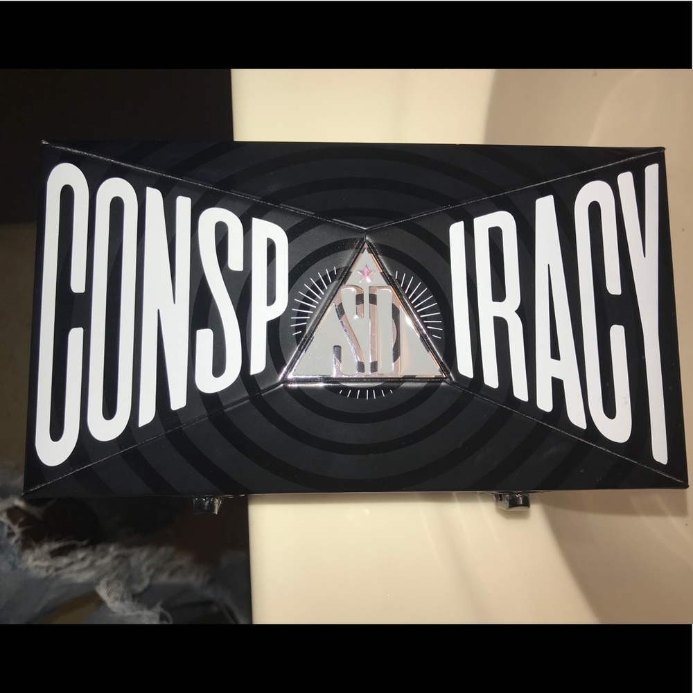 Jeffree Star x Shane Dawson Conspiracy Palette